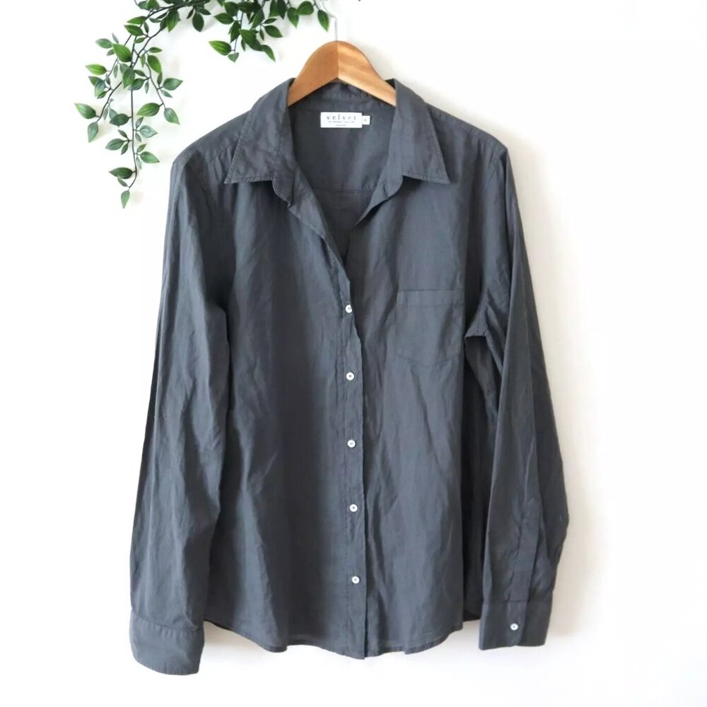 Velvet by Graham & Spencer brand button down blue blouse. Size XS